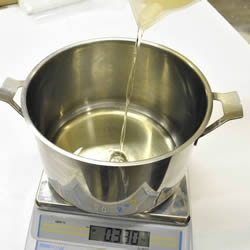 weigh_olive_oil