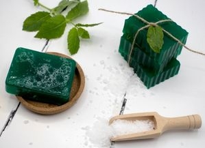 How To Make Aloe & Peppermint Soaps
