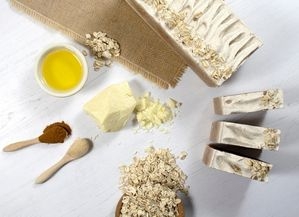 How to Make Banana, Oats & Cinnamon Cold Process Soap
